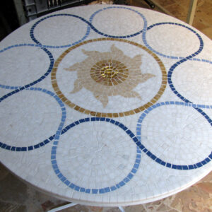 Mosaico serie mista - Tavolinetto 2013, marmo e vetro, Diam. 70 cm