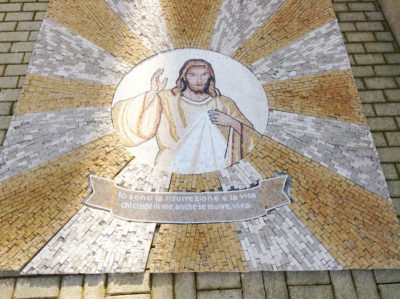 Mosaico sacro - Cristo Resurrez. 2015, marmo e pietra, 200x200 cm
